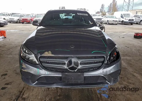 2021 Mercedes-Benz C 300 z USA, uszkodzony, nr VIN W1KWF8DB4MR649844
